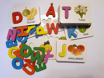 Alfabetul cu litere din lemn si cartonase in engleza