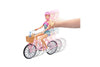 Papusa Barbie cu bicicleta roz