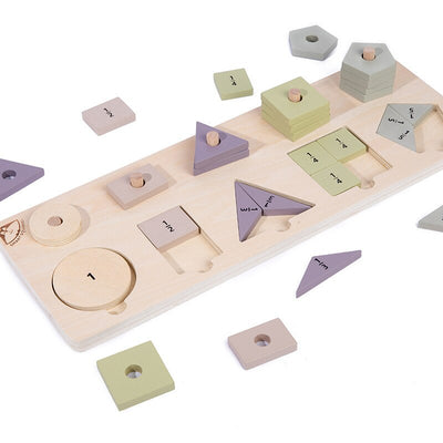 Puzzle din lemn cu cifre si forme geometrice reprezentate de fractii in stil Montessori
